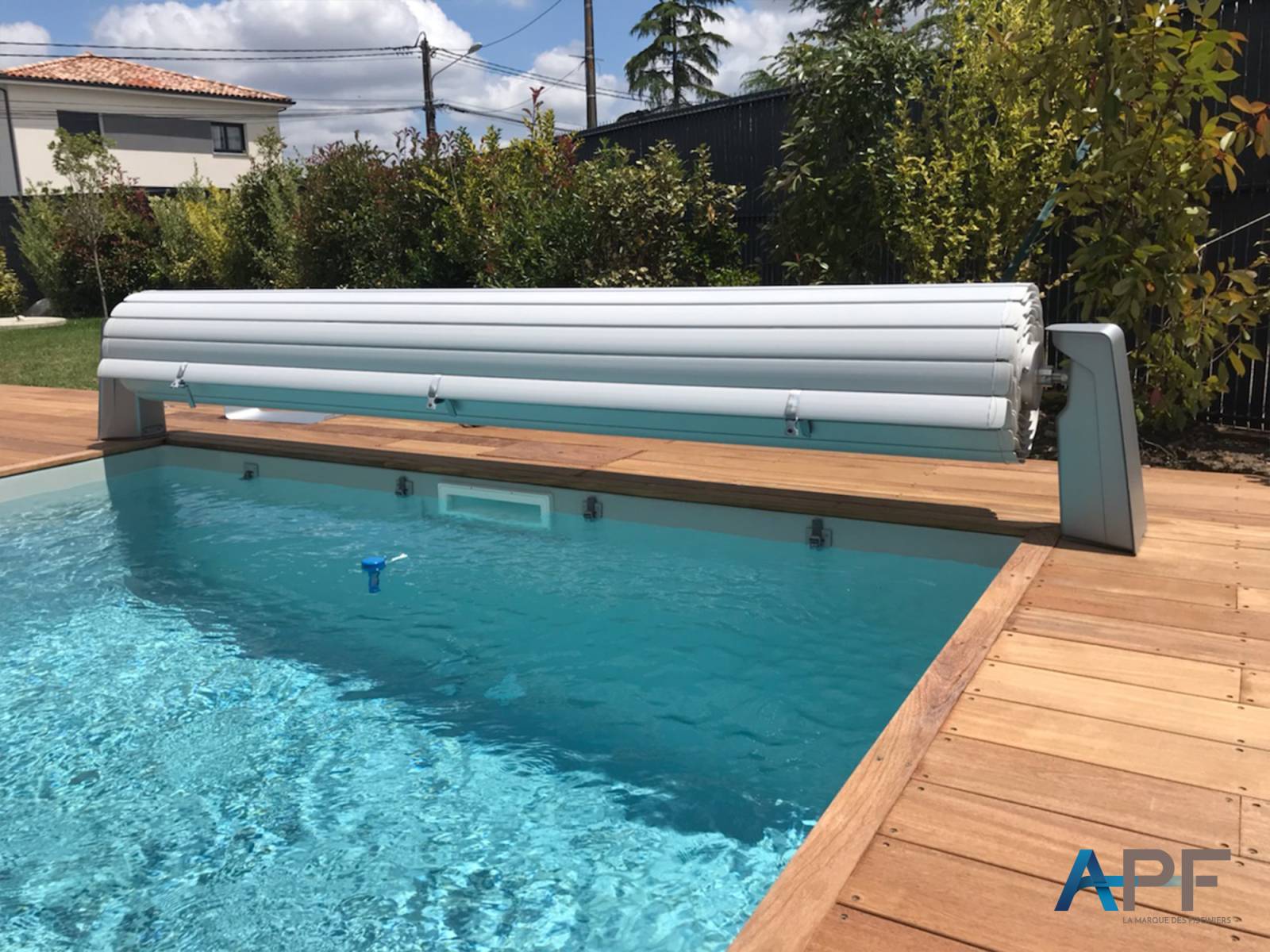 Couverture bâche de sécurité pour piscine enterrée Allauch Logis Neuf