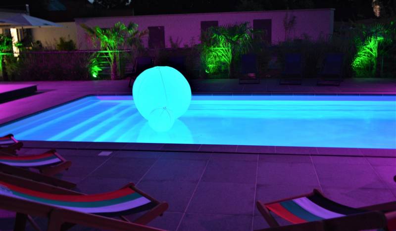 Piscine moderne installation Marseille Wide