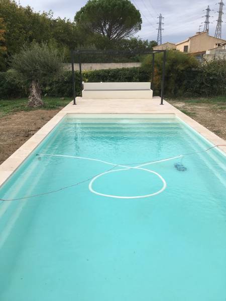 Piscine coque fond avec pente var