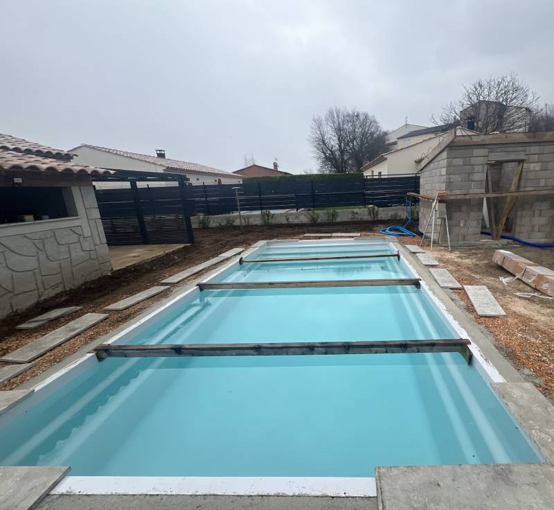 Votre piscine n'est plus au goût du jour, changez la pour une coque polyester ou céramique !