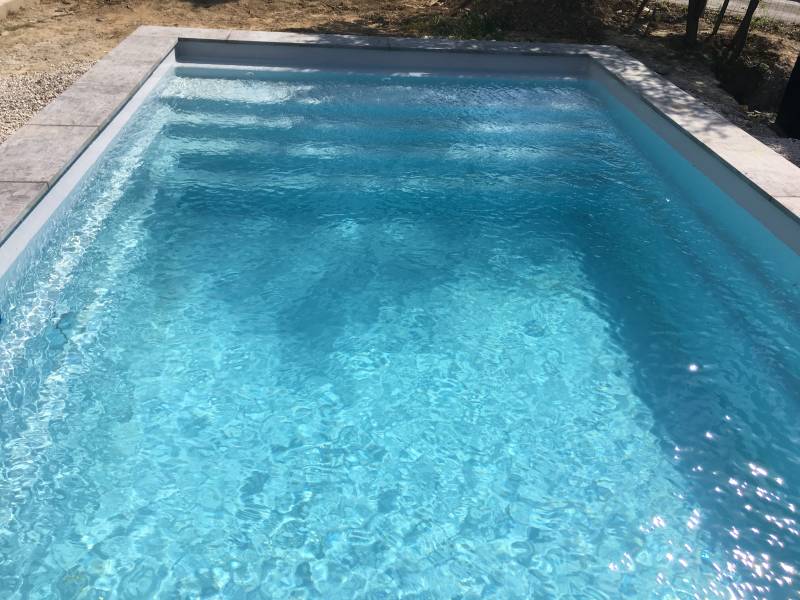 Piscine coque dans le VAR