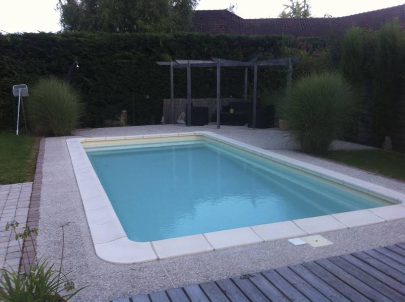 Piscine coque fond avec pente bouche du rhône