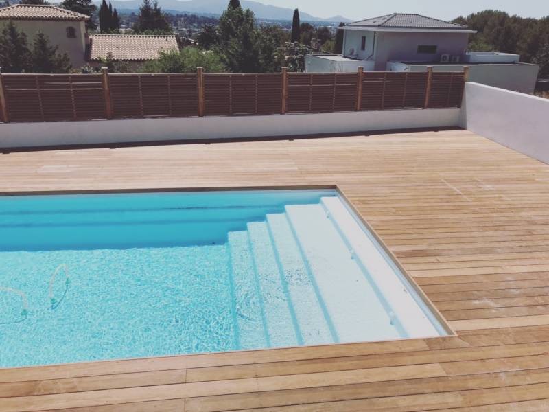 Piscine rectangulaire avec escalier dans le 13 et 83