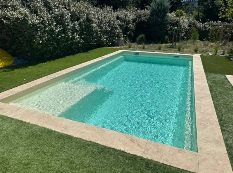La SYRIUS avec plage aux Piscines du Garlaban à la Penne sur Huveaune