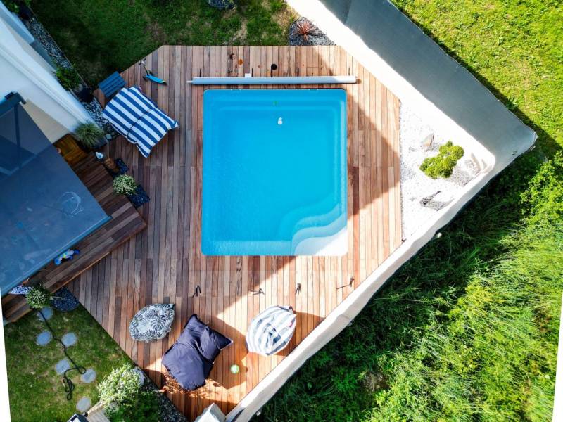 UNIQUE : Piscine Coque rectangulaire à fond plat disponible en 7 dimensions