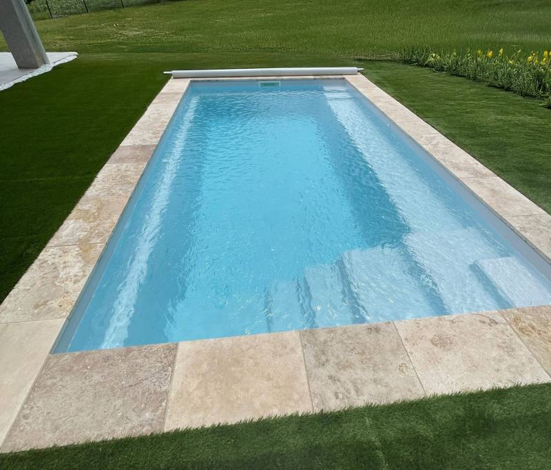 TWEET : Coque piscine polyester rectangulaire avec BANQUETTE